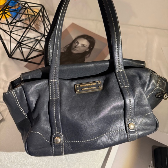 Authentic Burberry Vintage Navy Blue Leather Boston Bag - Classic Check Interior - Picture 2 of 11